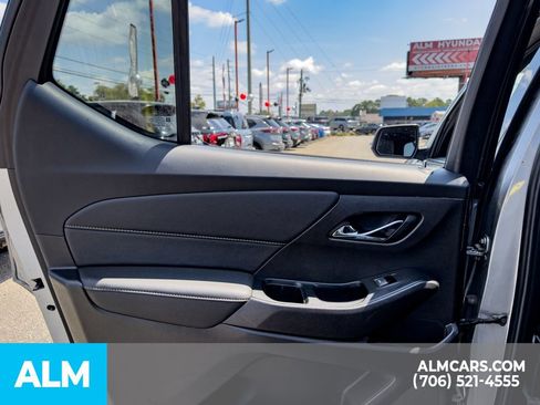 Used 2023 Chevrolet Traverse LT FWD image 12