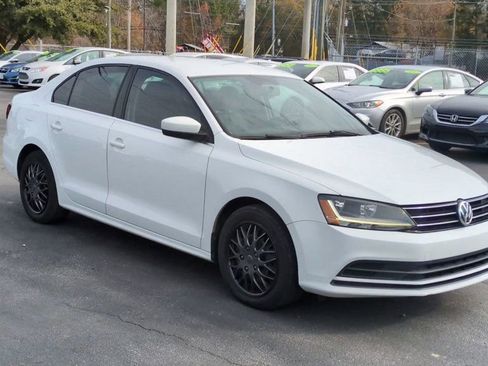 Used 2017 Volkswagen Jetta S image 2