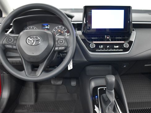 Used 2025 Toyota Corolla LE image 20