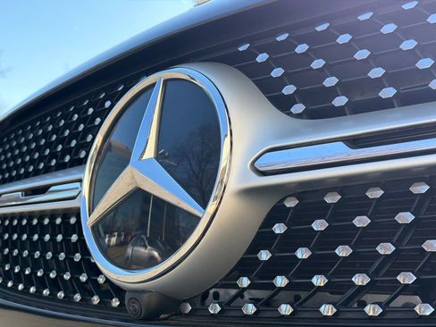 Used 2022 Mercedes-Benz GLC 300 4MATIC w/ AMG Line image 16