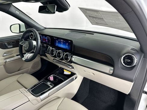 Used 2026 Mercedes-Benz GLB 250 4MATIC image 29