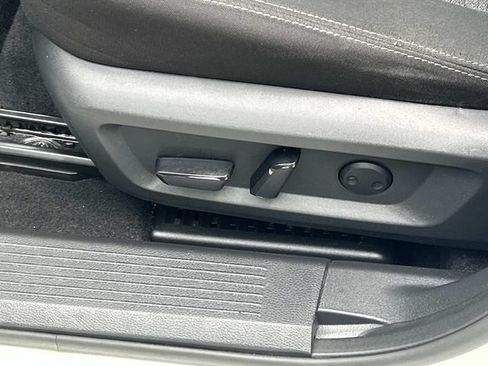 Used 2022 Nissan Rogue SV AWD/4WD image 16