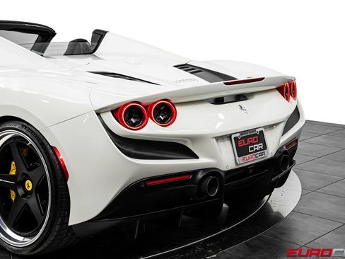 Used 2022 Ferrari F8 Tributo RWD image 20