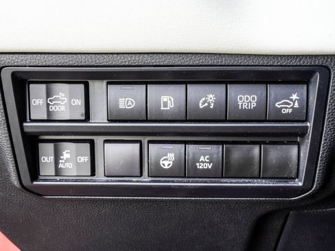 Used 2023 Toyota Tundra Capstone AWD/4WD image 32