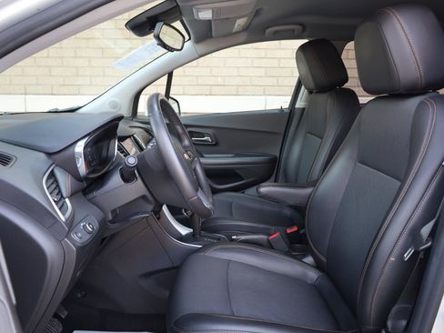 Used 2021 Chevrolet Trax LT w/ LT Convenience Package FWD image 18