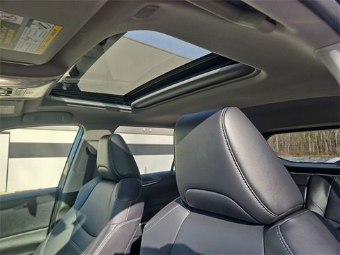 Used 2023 Toyota RAV4 XLE Premium image 19