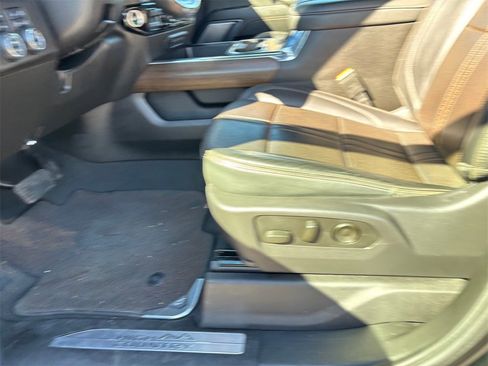 Used 2024 Chevrolet Silverado 3500 High Country w/ High Country Premium Package image 25