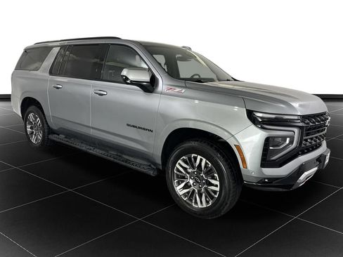 Used 2025 Chevrolet Suburban Z71 AWD/4WD image 7