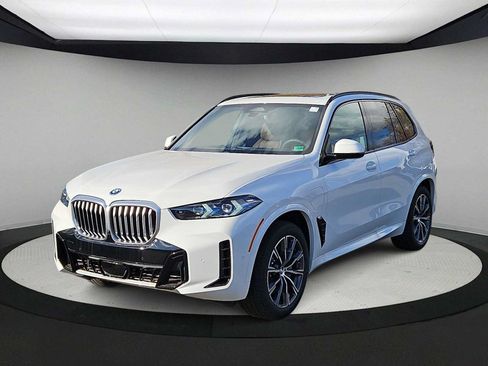Used 2026 BMW X5 xDrive50e w/ M Sport Package AWD/4WD image 4