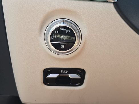 Used 2024 Mercedes-Benz CLE 300 4MATIC Cabriolet image 19