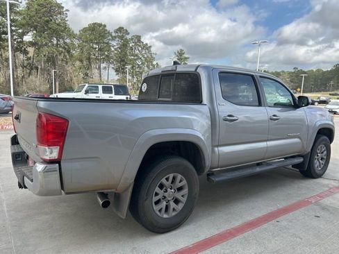 Used 2017 Toyota Tacoma SR5 w/ Tow Package image 3
