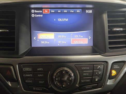 Used 2020 Nissan Pathfinder SL AWD/4WD image 25