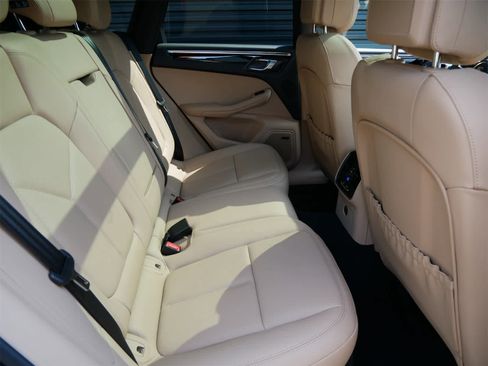 Used 2025 Porsche Macan image 30