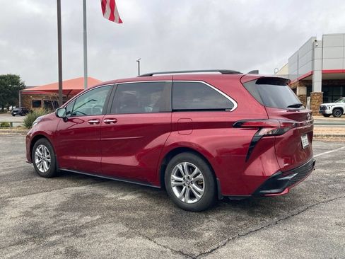 Used 2023 Toyota Sienna XSE w/ XSE Plus Package AWD/4WD image 5
