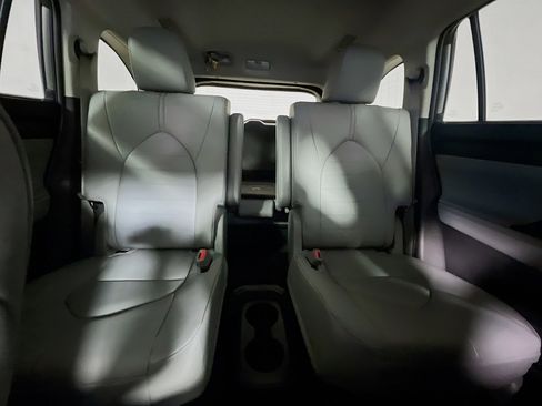 Used 2025 Toyota Highlander XLE image 33