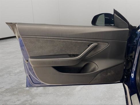 Used 2018 Tesla Model 3 Mid Range RWD image 10