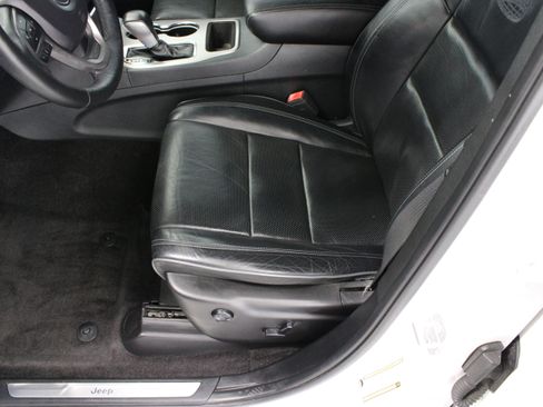 Used 2019 Jeep Grand Cherokee Overland RWD image 15
