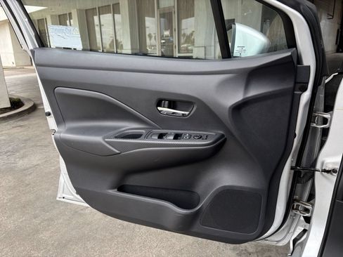 Used 2025 Nissan Versa SV w/ Trunk Package FWD image 18