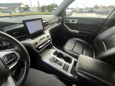 Used 2021 Ford Explorer XLT w/ Equipment Group 202A image 14