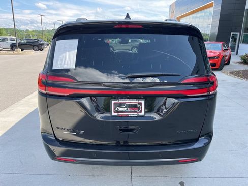 Used 2025 Chrysler Pacifica Limited FWD image 20