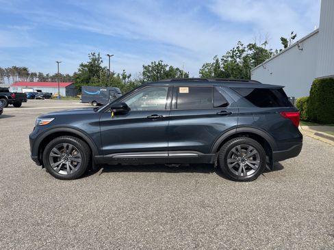 Used 2023 Ford Explorer XLT w/ XLT Sport Appearance Package AWD/4WD image 7