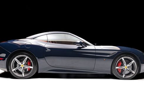 Used 2016 Ferrari California T RWD image 40
