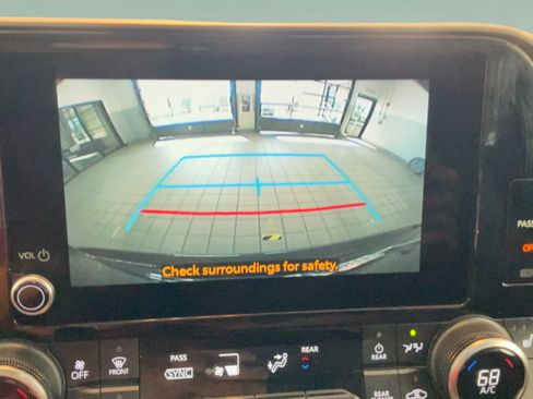 Used 2023 Toyota Highlander XLE FWD image 26