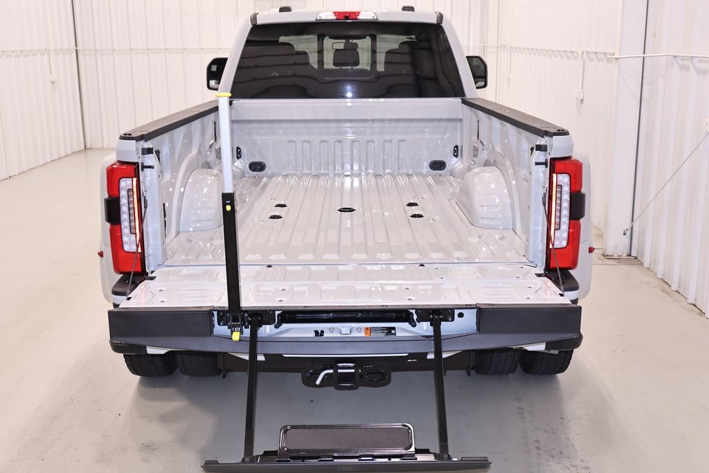 New 2026 Ford F450 Platinum w/ FX4 Off-Road Package AWD/4WD image 37