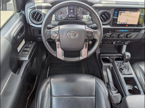 Used 2019 Toyota Tacoma TRD Off-Road AWD/4WD image 8