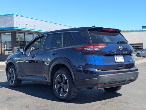 Used 2025 Nissan Rogue SV AWD/4WD image 7