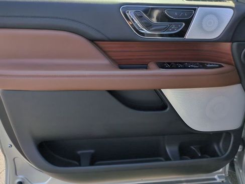 Certified 2024 Lincoln Navigator Reserve AWD/4WD image 12