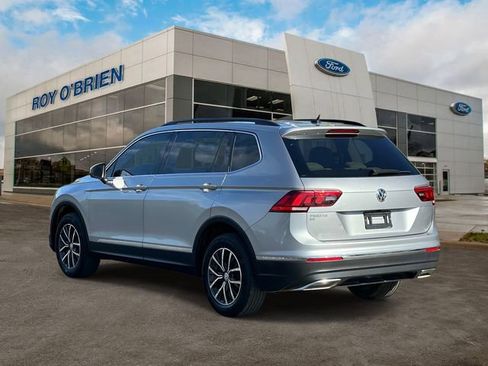 Used 2020 Volkswagen Tiguan SE w/ Panoramic Sunroof Package FWD image 3