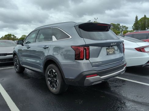 Certified 2025 Kia Sorento S image 8