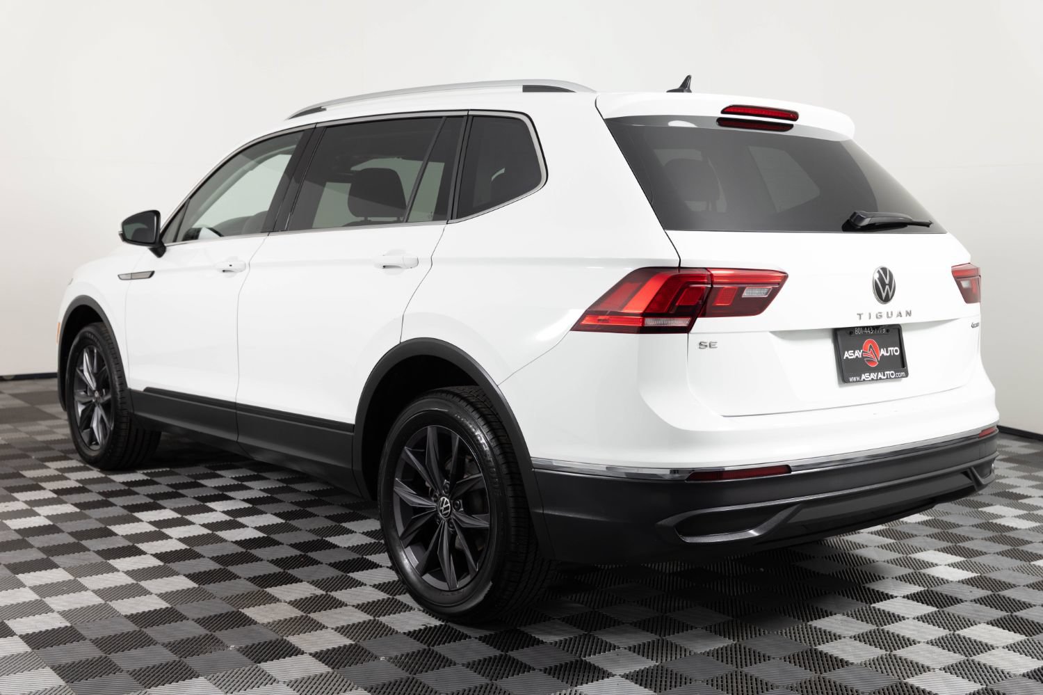 Used 2024 Volkswagen Tiguan SE AWD/4WD image 5