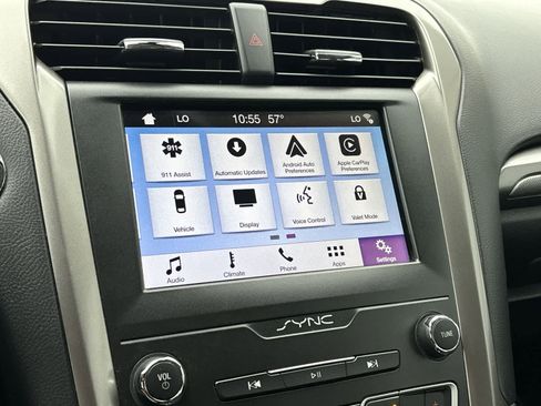 Used 2019 Ford Fusion SE AWD/4WD image 16