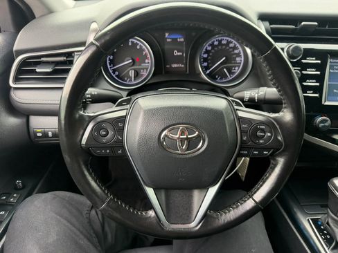 Used 2020 Toyota Camry SE FWD image 12
