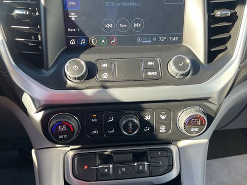 Used 2023 GMC Acadia SLT AWD/4WD image 14