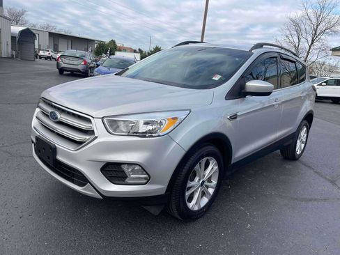 Used 2018 Ford Escape SE w/ Ford Safe & Smart Package image 2