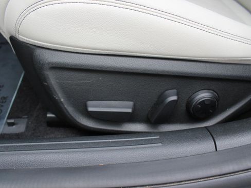 Used 2025 Genesis G70 2.5T RWD image 11