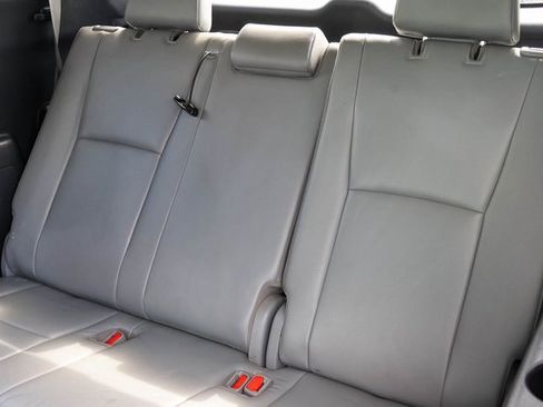 Used 2021 Toyota Highlander Limited image 18