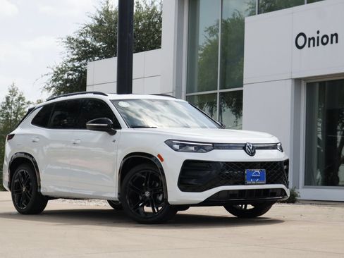 New 2026 Volkswagen Tiguan SE R-Line FWD image 1