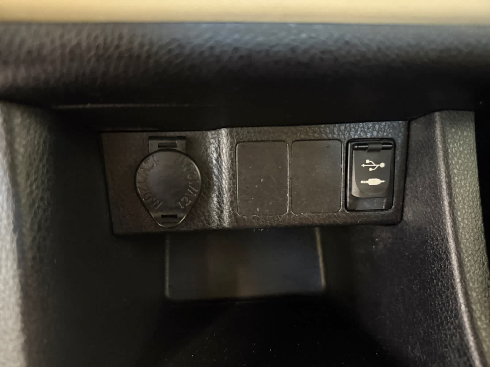 Used 2017 Toyota Corolla LE w/ Carpet Mat Package (TMS) FWD image 19