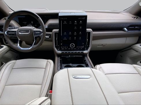 Used 2025 GMC Yukon XL Denali w/ Denali Reserve Package AWD/4WD image 16
