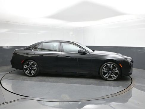 New 2026 BMW 750e xDrive w/ Premium Package image 26