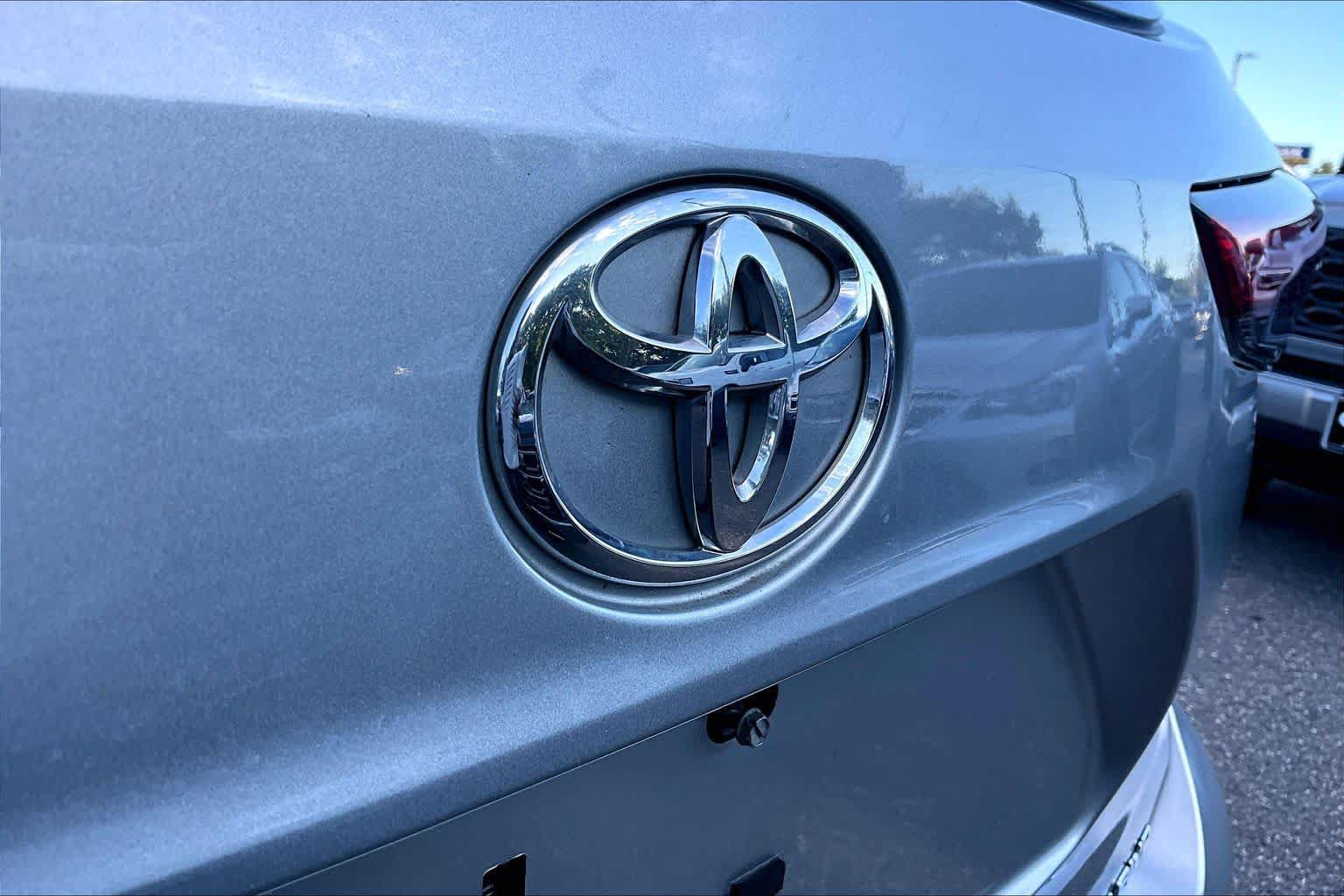 Used 2023 Toyota Highlander XLE AWD/4WD image 30