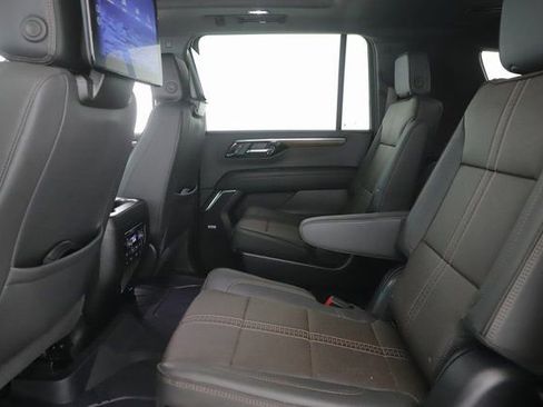 Used 2025 Chevrolet Suburban High Country image 31