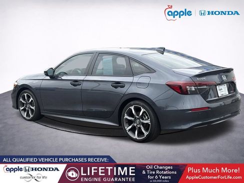 Used 2025 Honda Civic Sport Touring image 4
