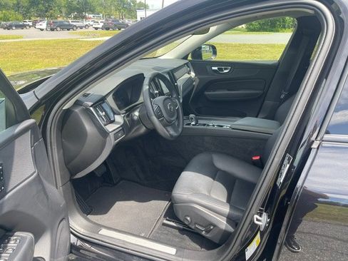 Used 2025 Volvo XC60 B5 Core AWD/4WD image 18