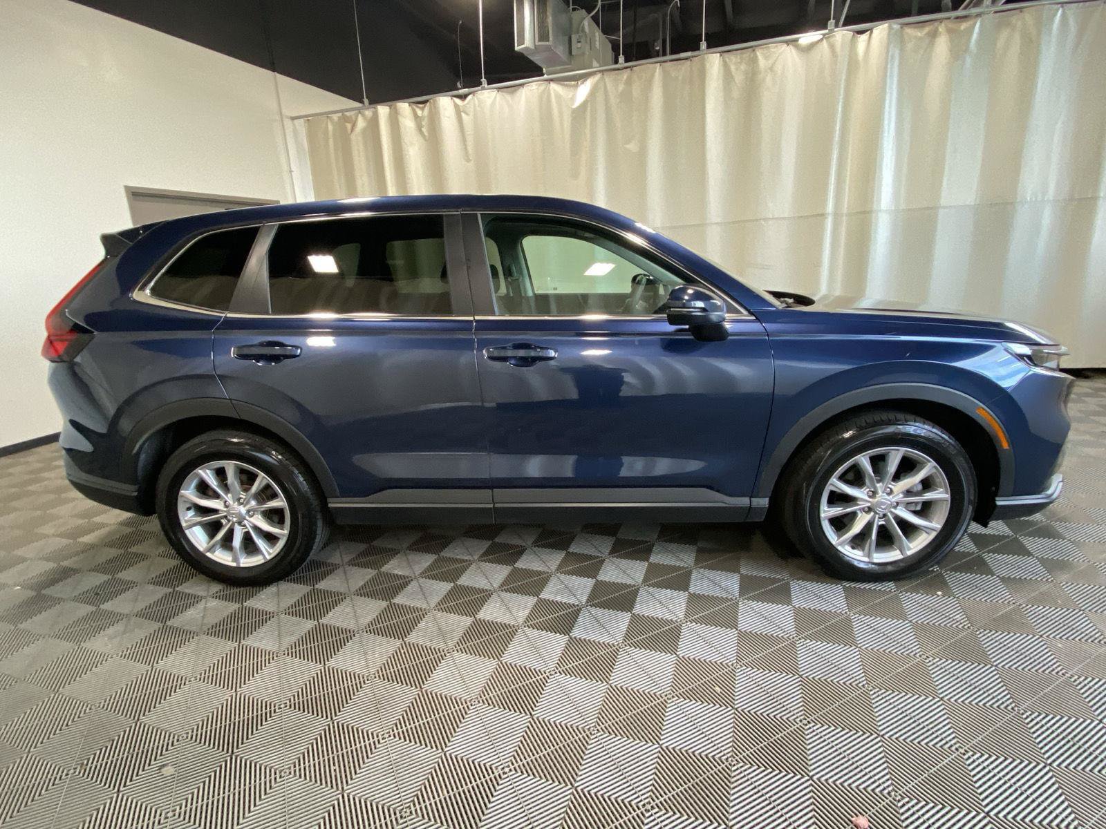 Used 2025 Honda CR-V EX image 8