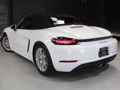Used 2021 Porsche 718 Boxster w/ Premium Package RWD image 23